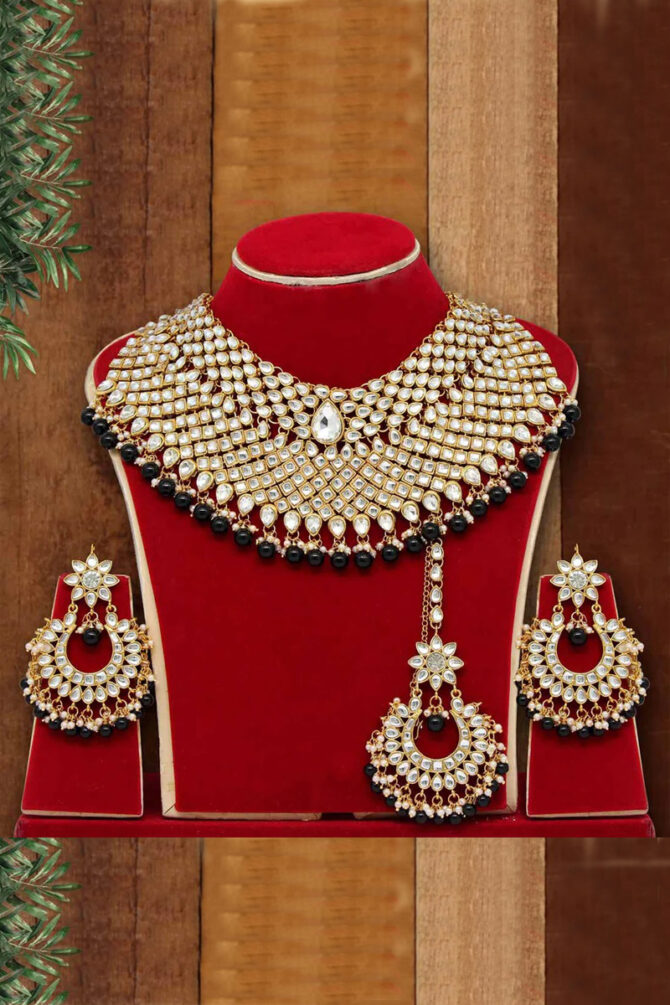 Black Color Kundan Necklace Set