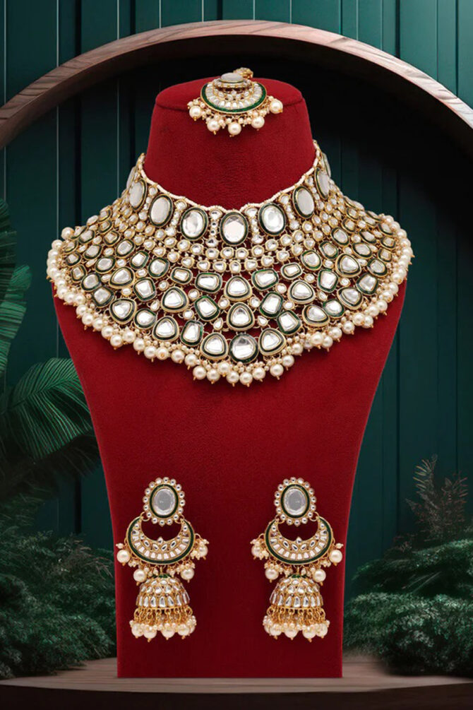 Green Color Kundan Necklace Set