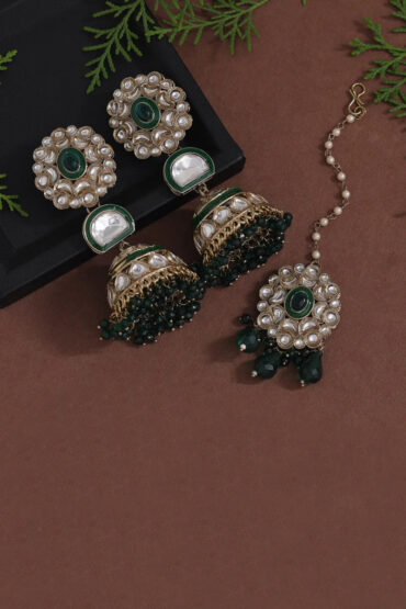 Kundan Earrings With Tikka