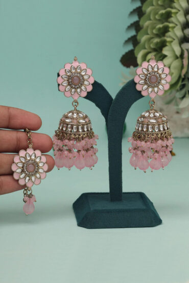 Kundan Earrings With Tikka