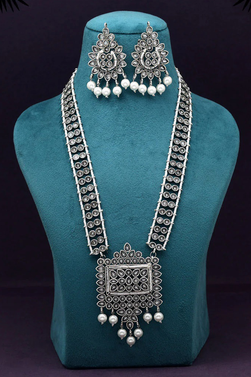 Oxidised Kundan Necklace Set In Silver