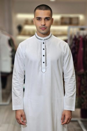 Classy Punjabi In white 550158 02